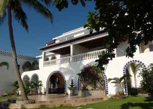 Exterior 4 Squares Beachfront Apartments