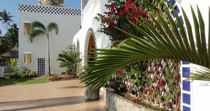 Exterior Squares Beachfront Apartments