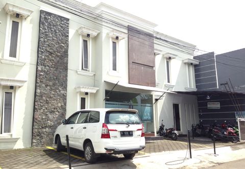 外観 Grand Kadaka Syariah Guesthouse