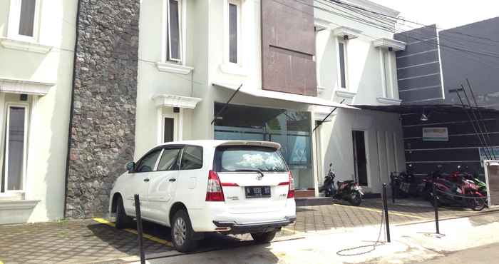 Exterior Grand Kadaka Syariah Guesthouse