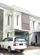 EXTERIOR_BUILDING Grand Kadaka Syariah Guesthouse