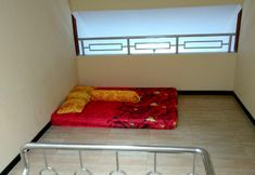 Kamar Tidur 6 2 Bedroom at Henny Homestay