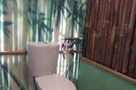 In-room Bathroom Paddy D Sawah