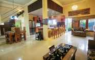 Bar, Kafe, dan Lounge 6 Villa Alexander