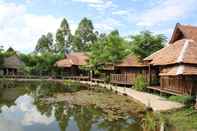 สระว่ายน้ำ Jiang Lha Lanna Homestay