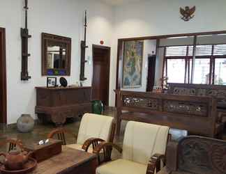 Lobby 2 Sultan Guest House & Resto