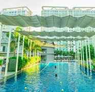 สระว่ายน้ำ 4 Azure Urban Resort and Residences by John