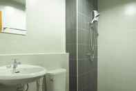Phòng tắm bên trong Thipwichai Apartment