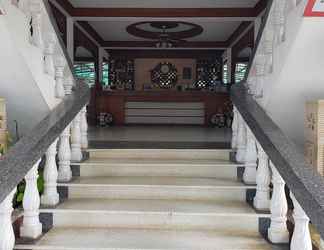 Lobby 2 Castle Howchow Beach Resort Hotel 