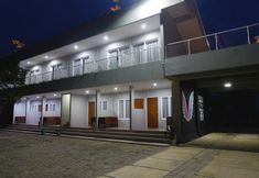 외관 3 Q Hotel Mayangan