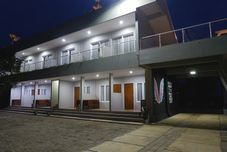 외관 Q Hotel Mayangan