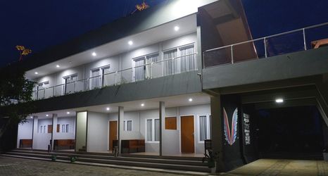 Exterior 2 Q Hotel Mayangan