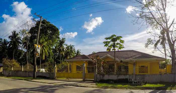 Bangunan The Yellow House