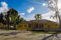 Exterior The Yellow House