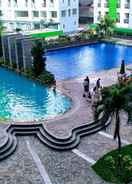 SWIMMING_POOL Apartemen Green Lake View By Hexa Room