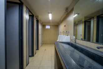 Toilet Kamar 4 Metro Deluxe Residences (Hostel)
