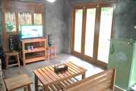 Fasilitas Hiburan 2 Bedroom at Villa Kampung Durian Homyguesthouse