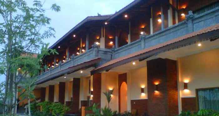 Bangunan Hotel Layung