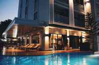 Swimming Pool Golden Foyer Suvarnabhumi Airport Hotel