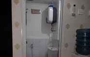 Toilet Kamar 5 Jarrdin Apartemen Cihampelas by Agus