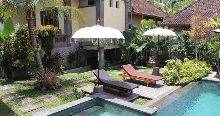 Swimming Pool Villa Bungsil Gading