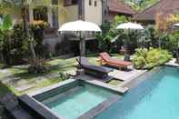 Swimming Pool Villa Bungsil Gading