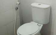 Toilet Kamar 5 The Suite Metro @elli
