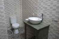 Toilet Kamar Blue Royal Amed