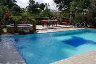 Swimming Pool Astraa Guesthouse Tagaytay