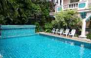 Hồ bơi 3 Royal Guesthouse At Chiang Mai Old City By Hjz