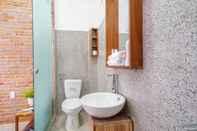 Toilet Kamar Athena House and Cafe