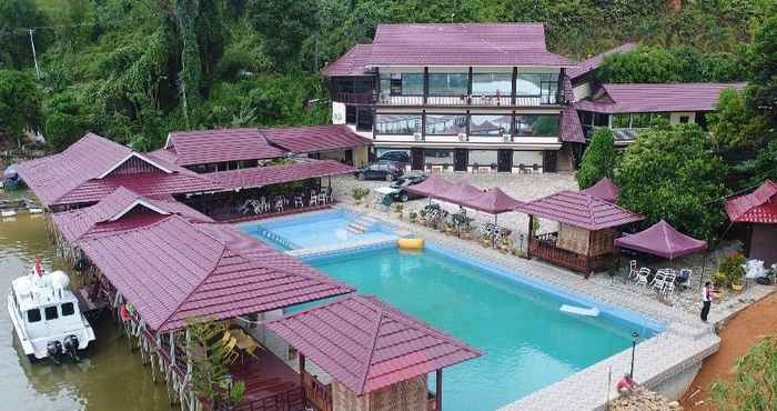 Swimming Pool Danau Poso Resort