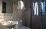 Toilet Kamar 4 Truong An Hotel Nha Trang