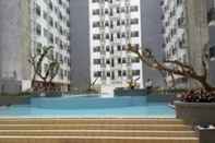 Swimming Pool Jarrdin Apartment Cihampelas by Indra