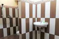 In-room Bathroom Auliadinar Hotel Sampit