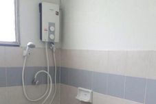 Bilik Mandi dalam Bilik Taweeporn Guest House