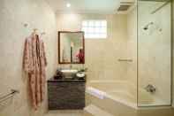 In-room Bathroom Bali Paradise Heritage by Prabhu