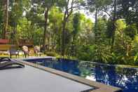 Kolam Renang Villa Elisha - A Forest Hideaway