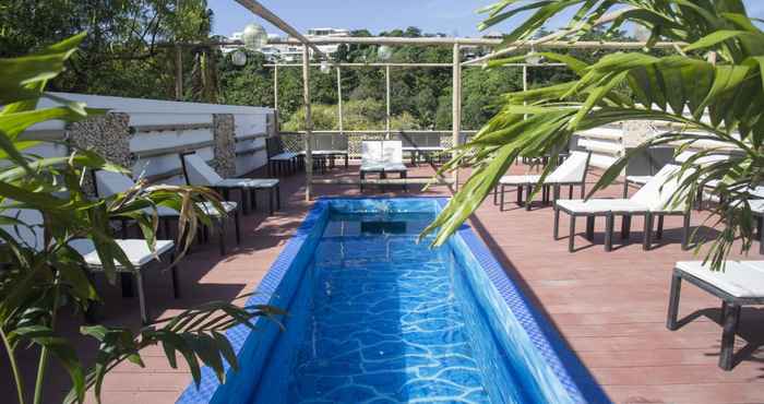 Swimming Pool CHILLAX Flashpackers Boracay