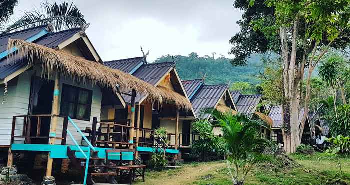 Exterior Bay Yard Hut