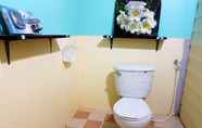 Toilet Kamar 5 Bay Yard Hut