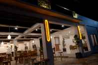 Bar, Cafe and Lounge La Cecile Hotel and Cafe Komodo