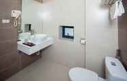 In-room Bathroom 4 Tigon Hotel