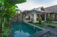 สระว่ายน้ำ The Sansu Villa