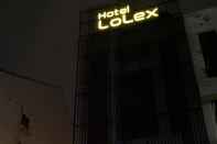 Bên ngoài LoLex Hotel