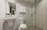 In-room Bathroom 6 Aspira Residence Ruamrudee