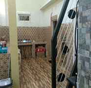 Toilet Kamar 4 Comfy Room at Derisfa Home