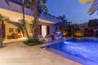 Swimming Pool Villa Cikita