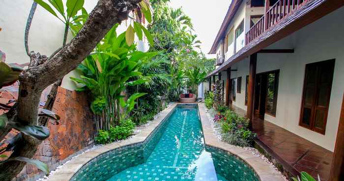 Kolam Renang Villa Royal