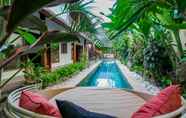 Kolam Renang 3 Villa Royal